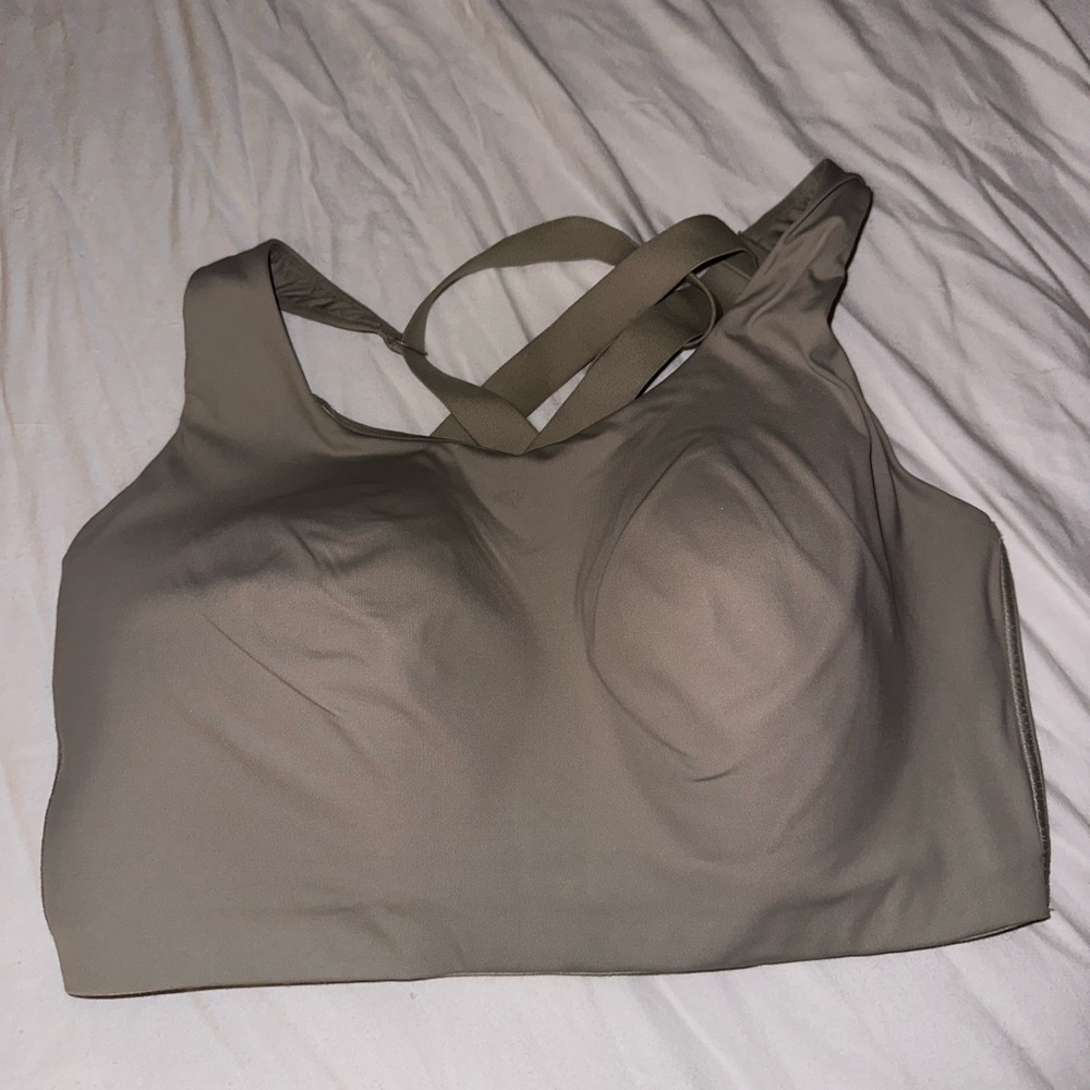 ⚪️ Lululemon Sports Bra ⚪️